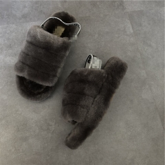 Wholesale New Design Women Luxury Fur Slides With Real Fur Slippers for Traveling Summer Fur Sandals Sliders
